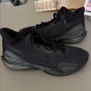Nike Men's Black and Gray Athletic Shoes